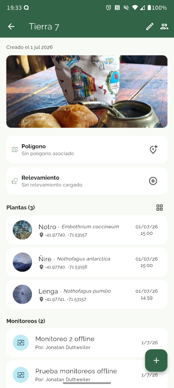 Pantalla de detalle de un proyecto en Rizomap con plantas geoposicionadas y monitoreos